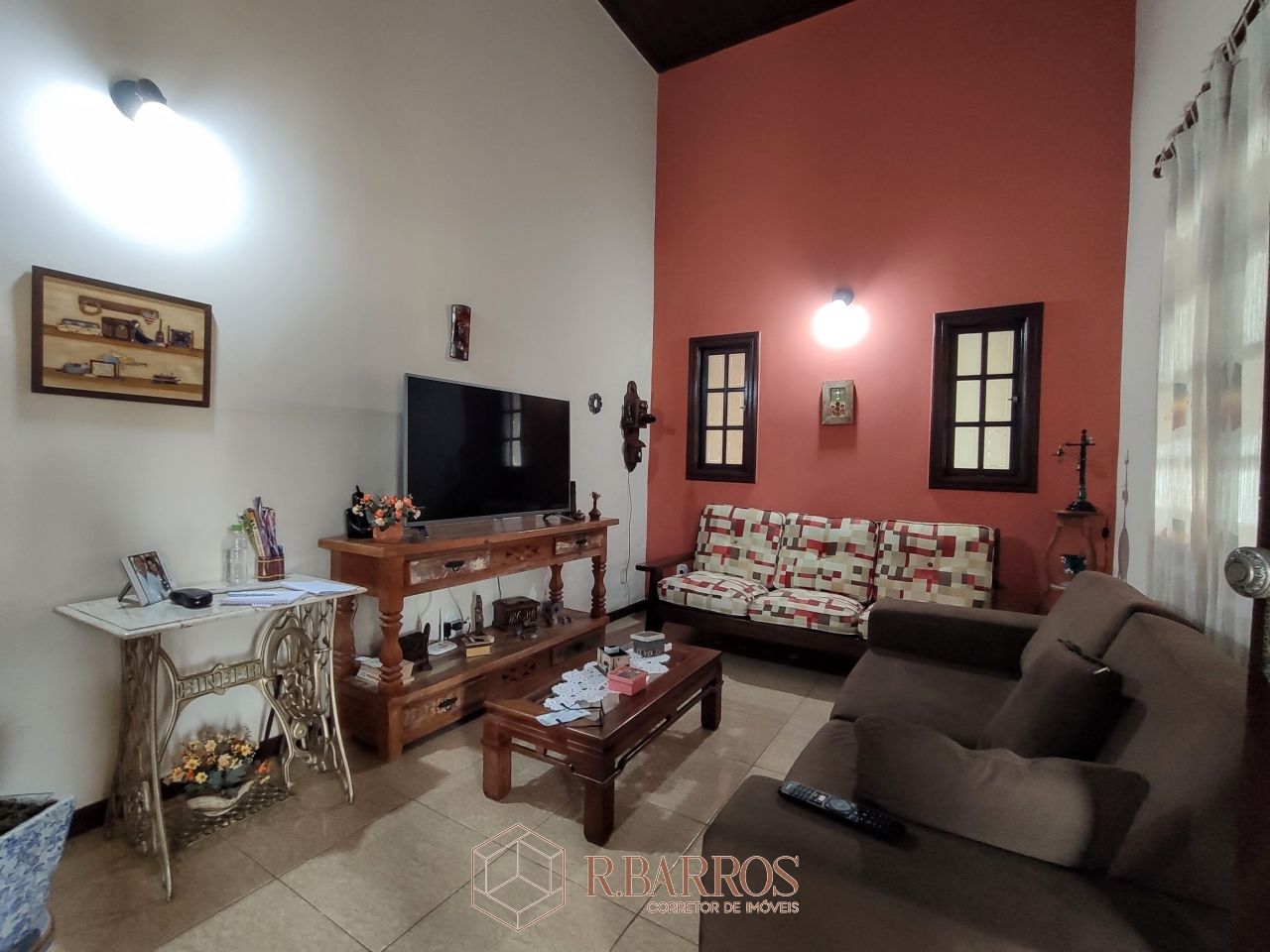 Residencial - Imóvel em excelente terreno de esquina com vista | Código:CS059