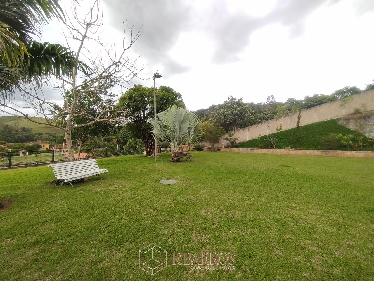 Residencial - Imóvel em excelente terreno de esquina com vista | Código:CS059