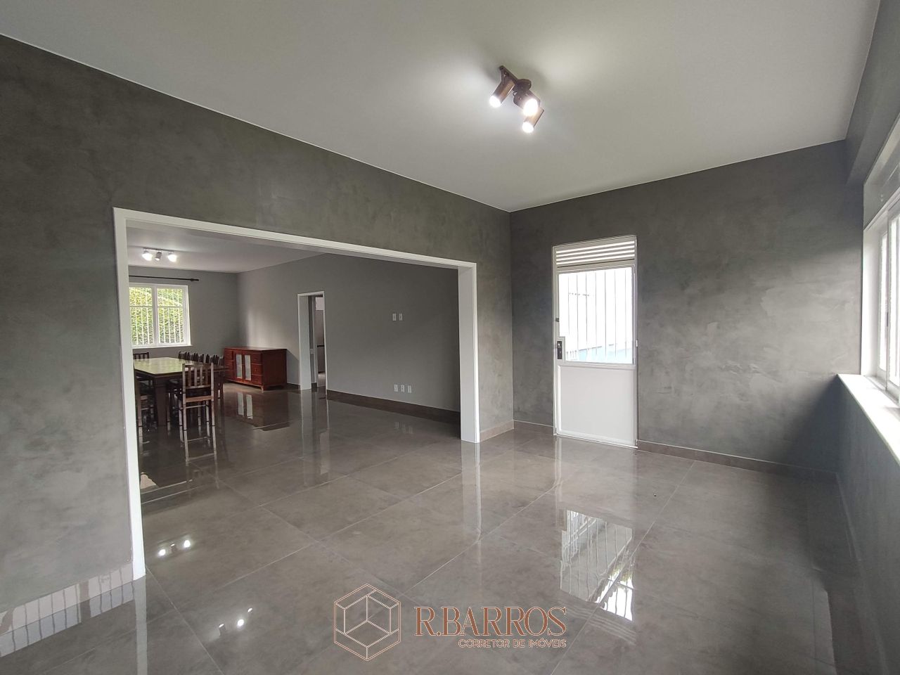 Residencial - Excelente imóvel, amplo, no centro da cidade | Código:CS077