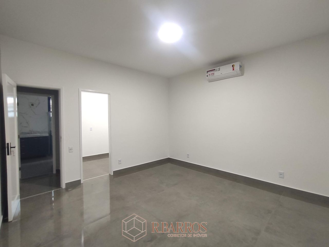 Residencial - Excelente imóvel, amplo, no centro da cidade | Código:CS077