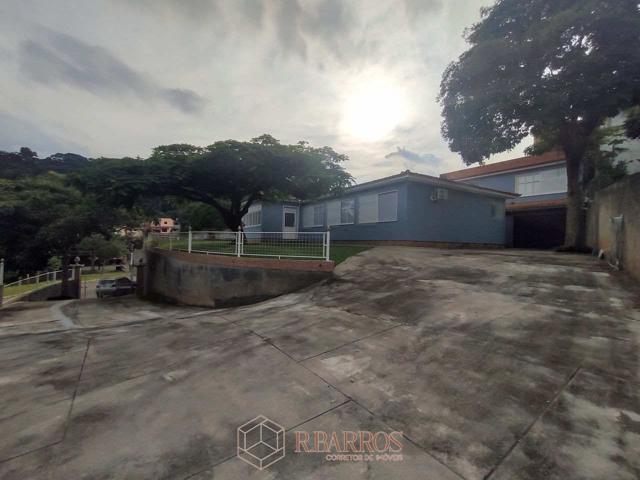 Residencial - Excelente imóvel, amplo, no centro da cidade | Código:CS077