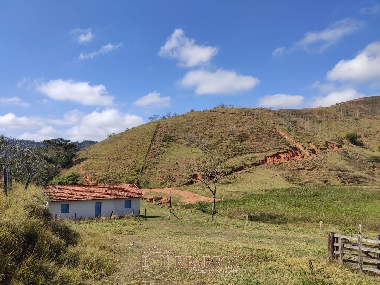 Lar é a morada que faz bem. - 29 Alq com cachoeira, em Rio das Flores | Código:FZ001