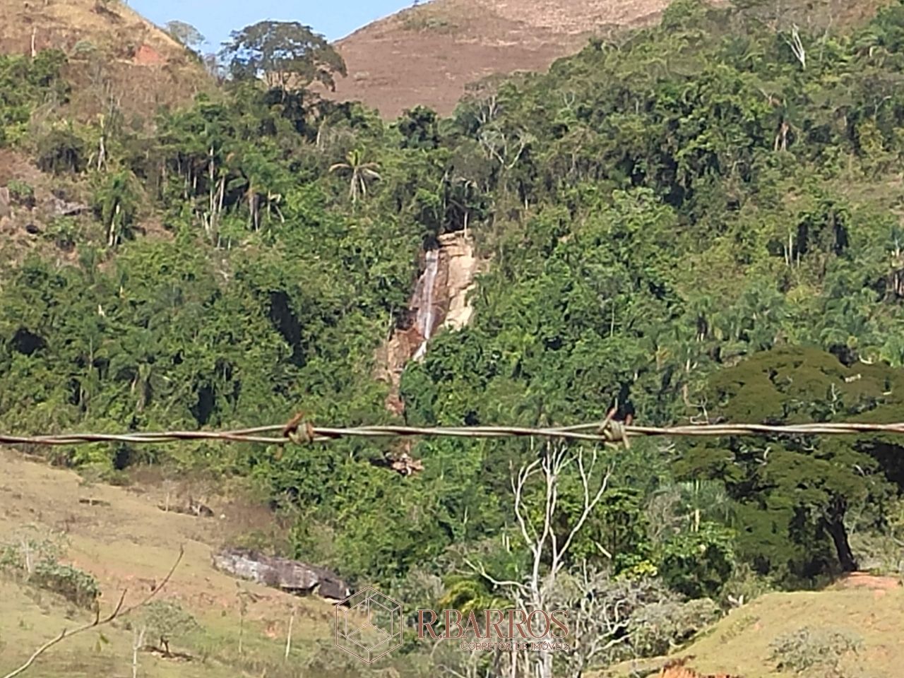 Lar é a morada que faz bem. - 29 Alq com cachoeira, em Rio das Flores | Código:FZ001