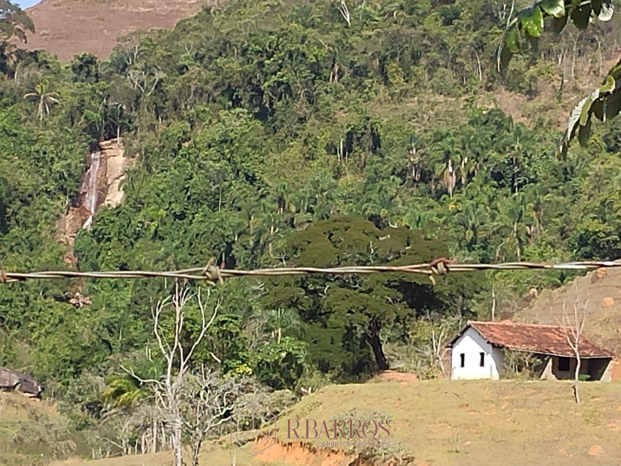 Lar é a morada que faz bem. - 29 Alq com cachoeira, em Rio das Flores | Código:FZ001