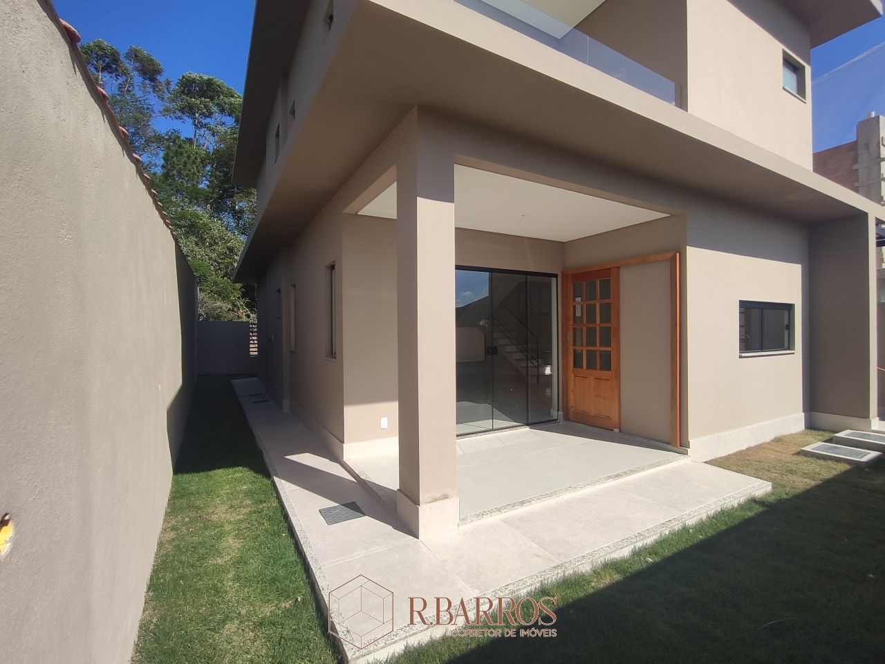 Residencial - Imóvel com Design Moderno e Vista para o Bosque | Código:CS113