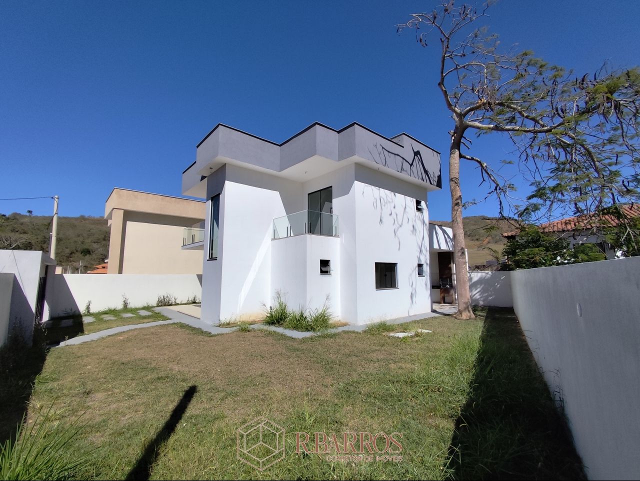 Residencial - Imóvel charmoso em terreno murado e gramado | Código:CS118