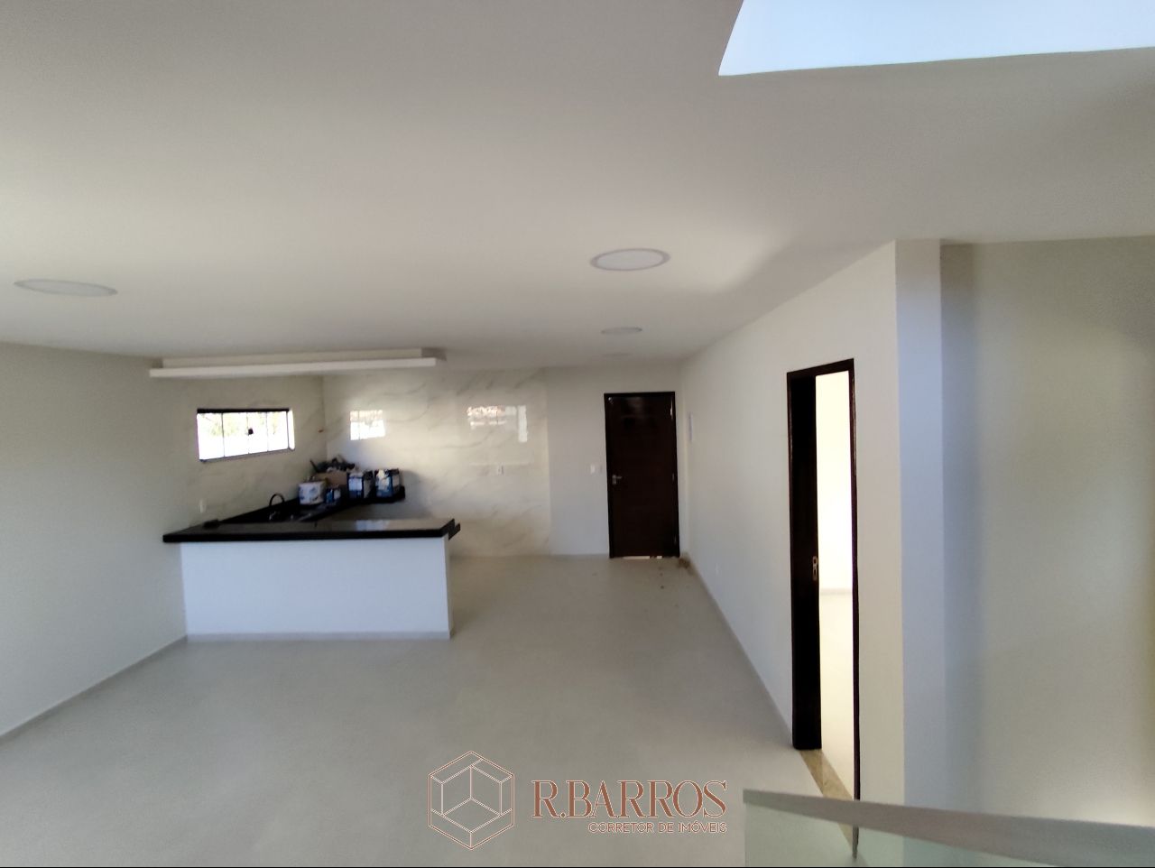 Residencial - Imóvel charmoso em terreno murado e gramado | Código:CS118